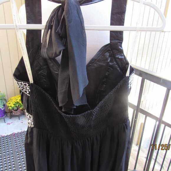 #617  WOMAN'S BLACK CHIFFON & RHINESTONE EVENING DRESS BY PAPER DOLLS (SIZE 10) - Picture 4 of 4
